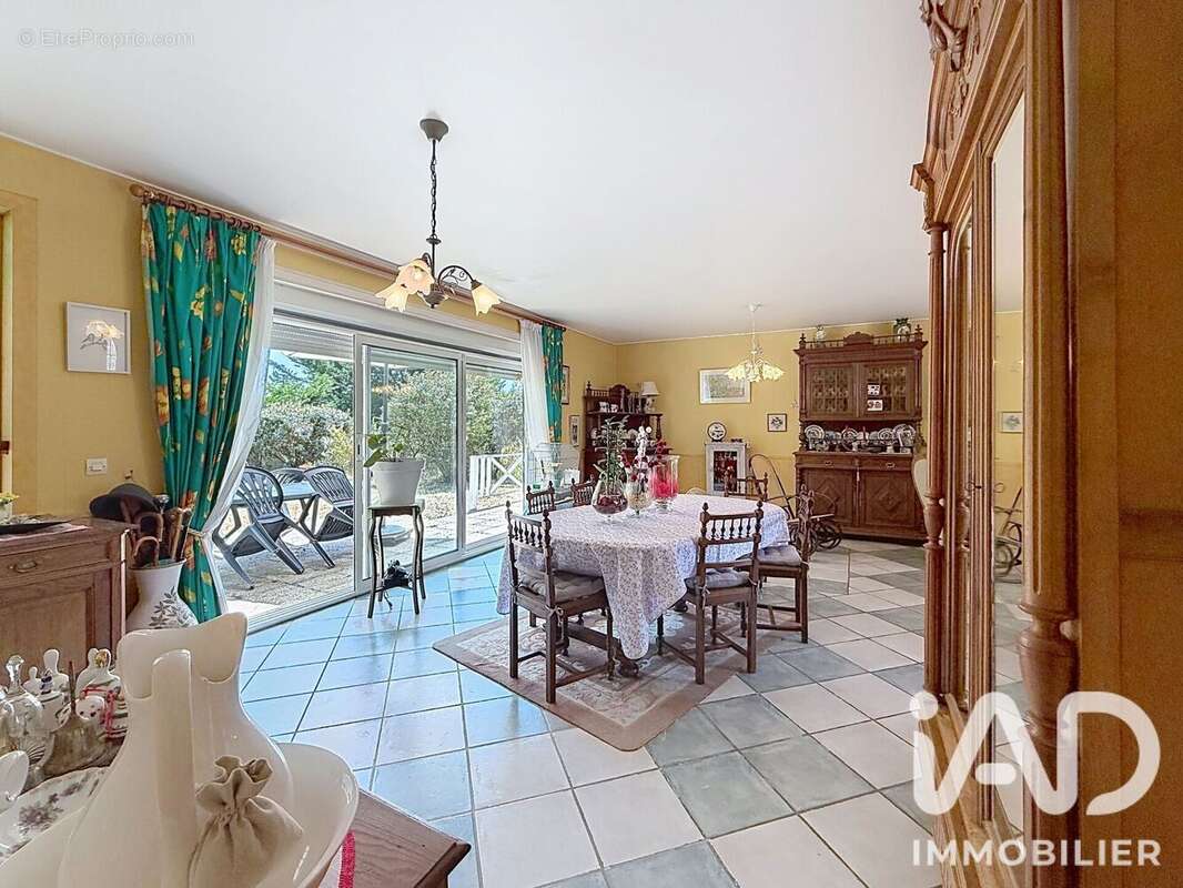 Maison 126 m² à Bussac-Foret  - photo 4