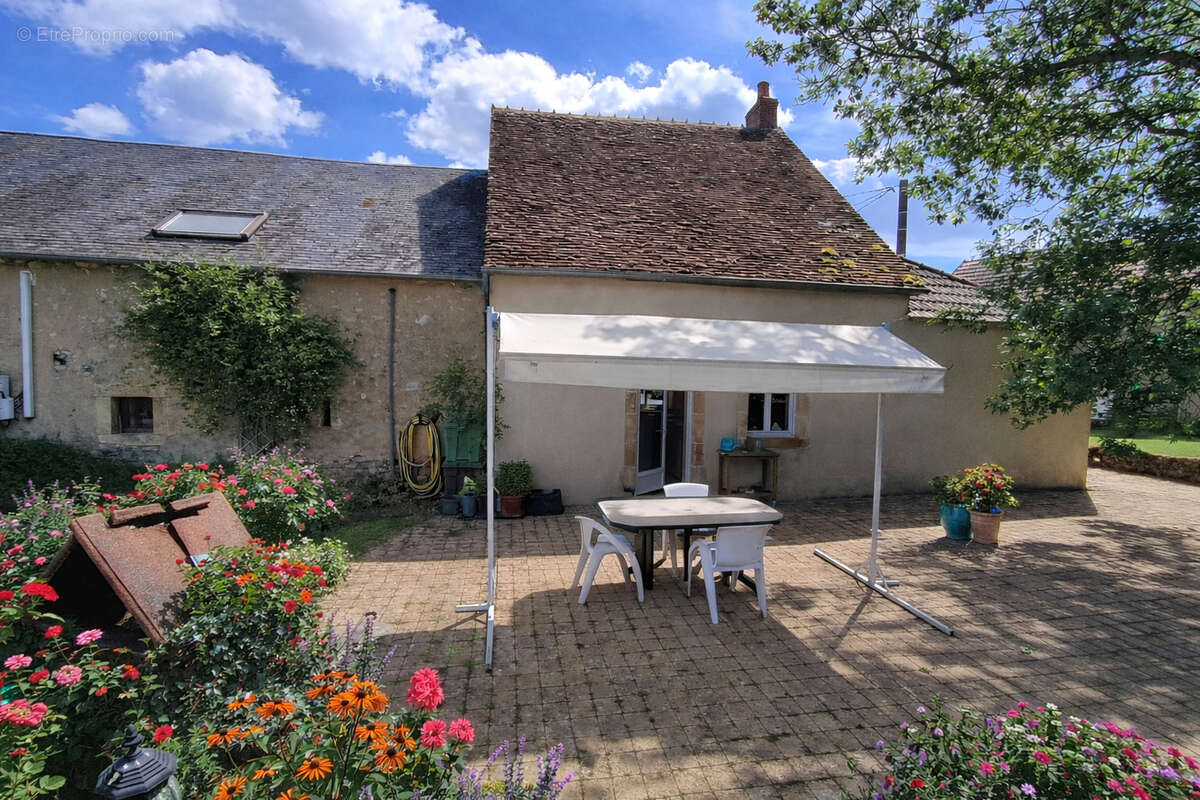 Maison 156 m² à Saint-Jeanvrin  - photo 8