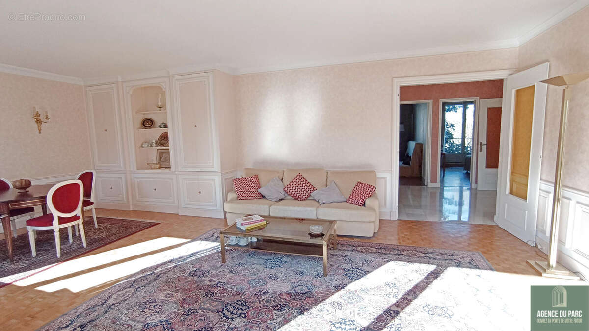 Appartement à VILLE-D'AVRAY