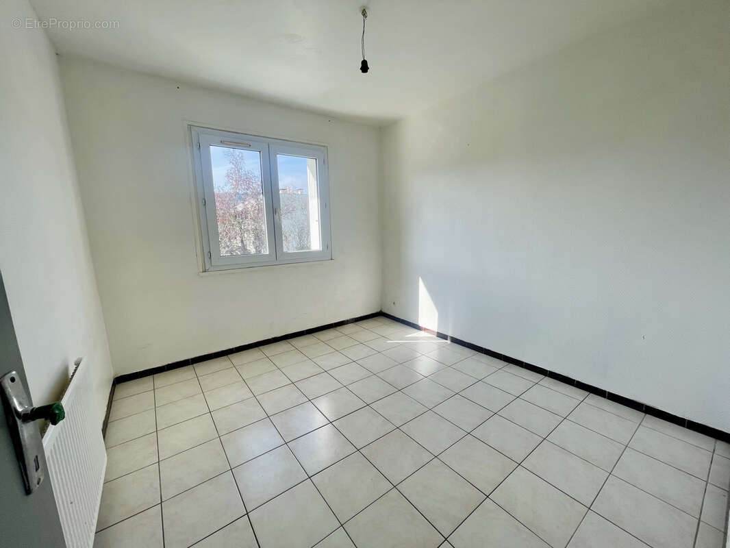 Appartement à SAINT-UZE