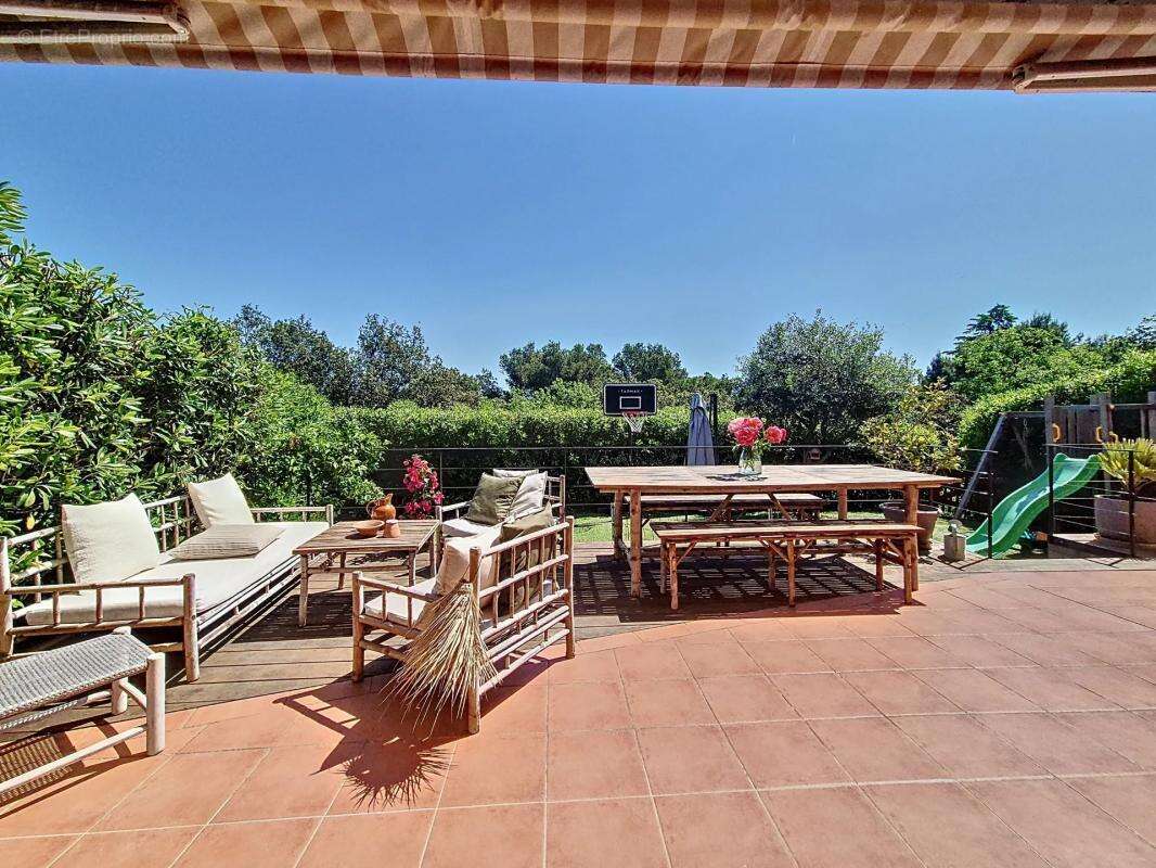 Appartement à SAINT-LAURENT-DU-VAR