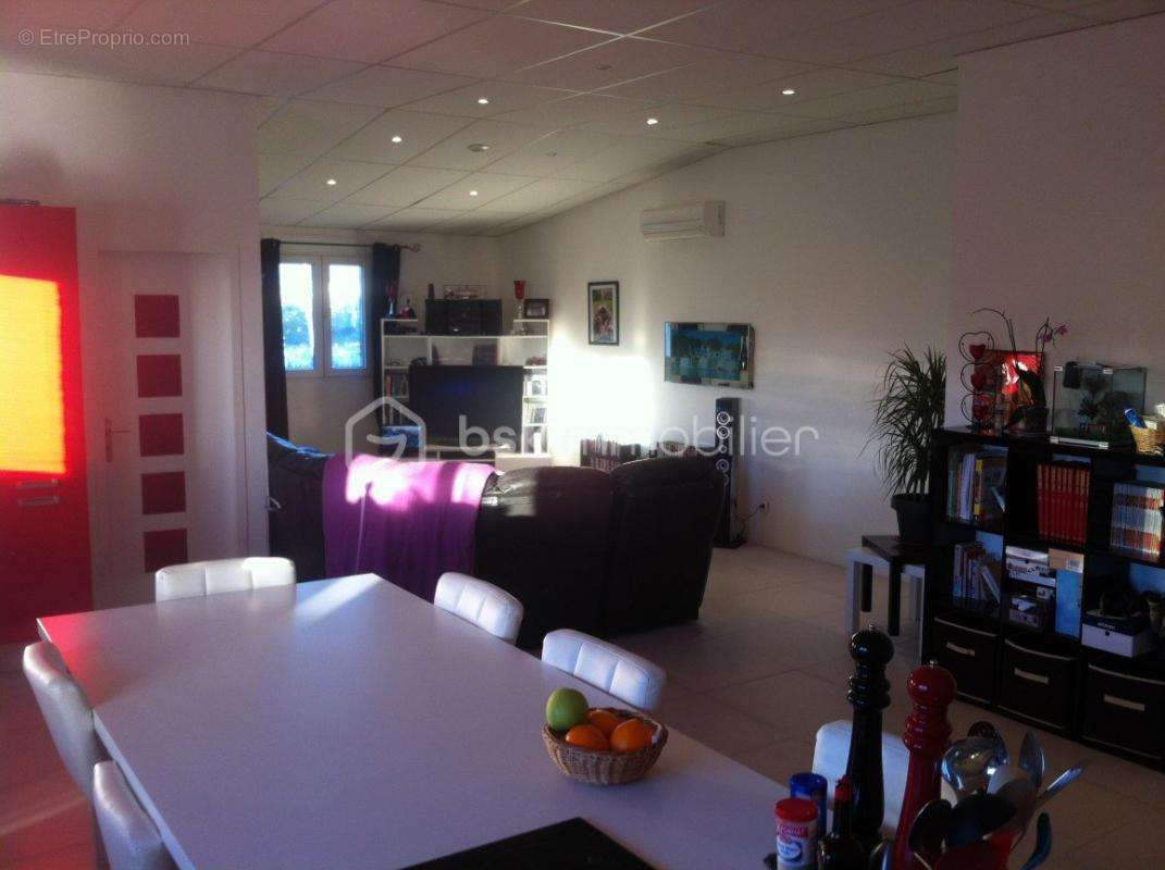 Appartement à TOURRETTES