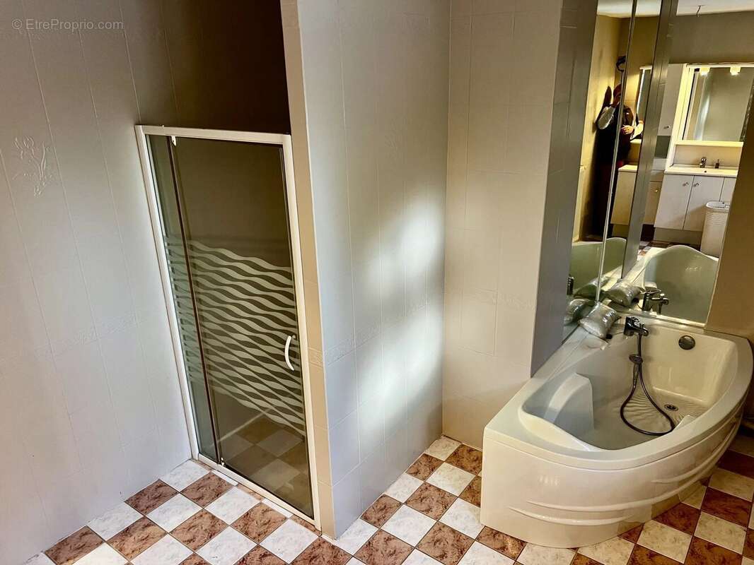 Maison à SAINT-SULPICE-LES-FEUILLES