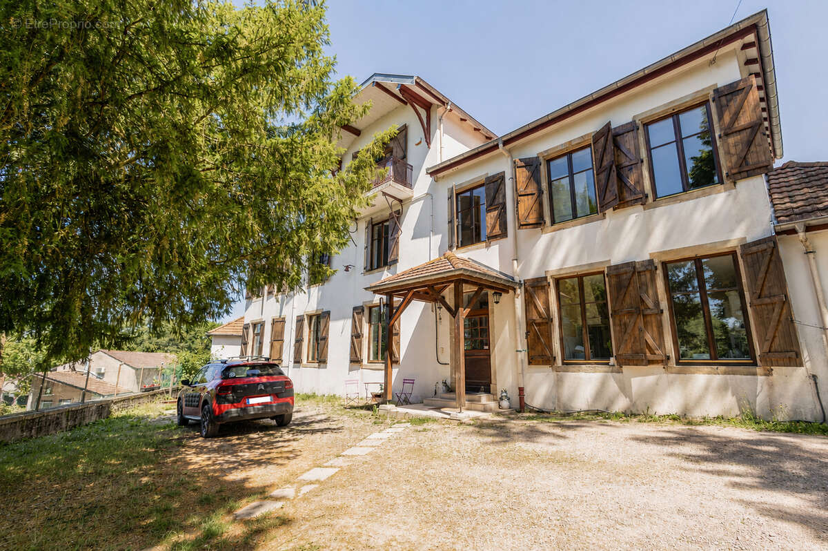 Villa Mirecourt 9 pièce(s) 258m2 - photo 3