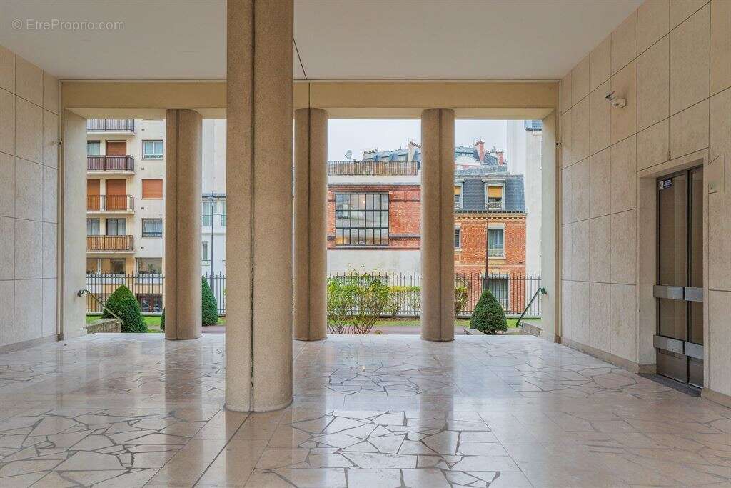 Appartement à PARIS-17E