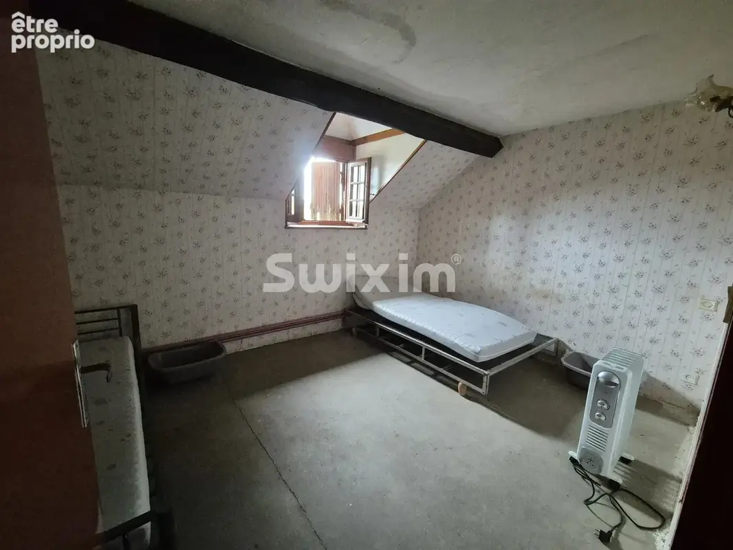 Maison à rénover avec 5 500 m² de terrain, calme, beau potentiel - photo 5