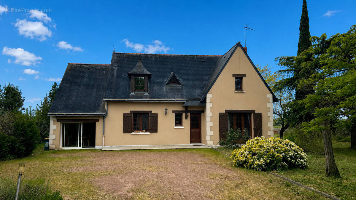 Maison à CORNE