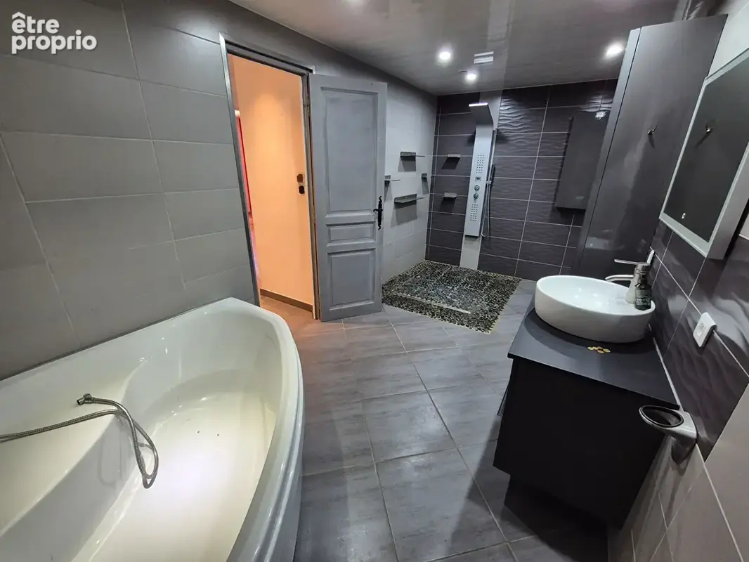 Maison Serres/Arget  T5 de136 m2 sur terrain de 2050 m² - photo 9
