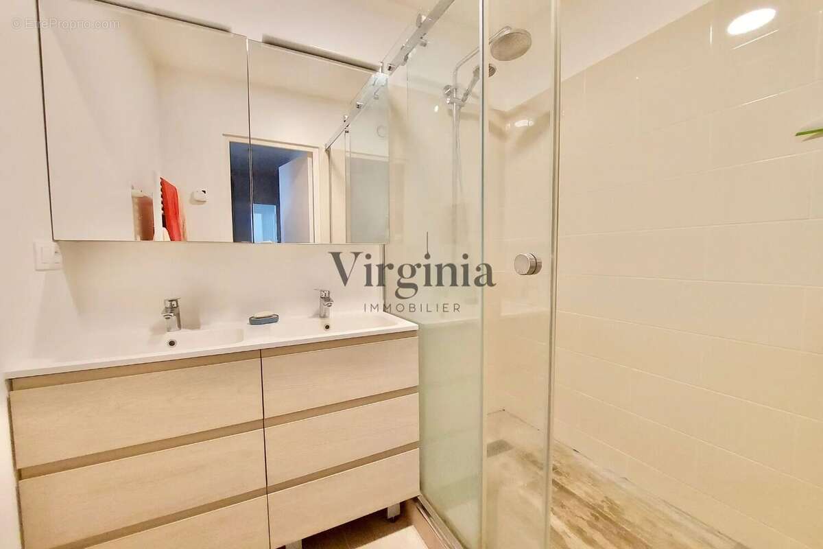 Appartement à CHARENTON-LE-PONT