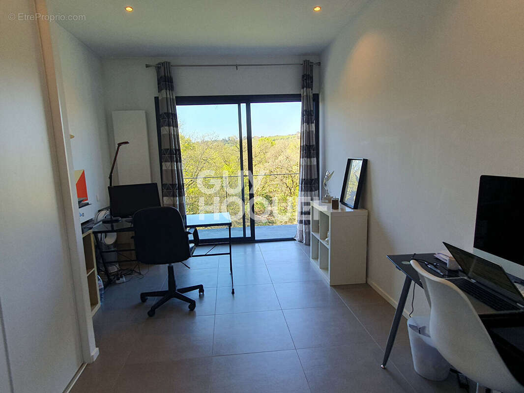 Maison à SAINT-GENIS-LAVAL