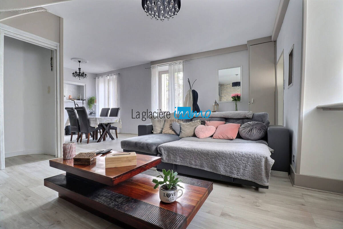 Maison à VIC-LE-COMTE