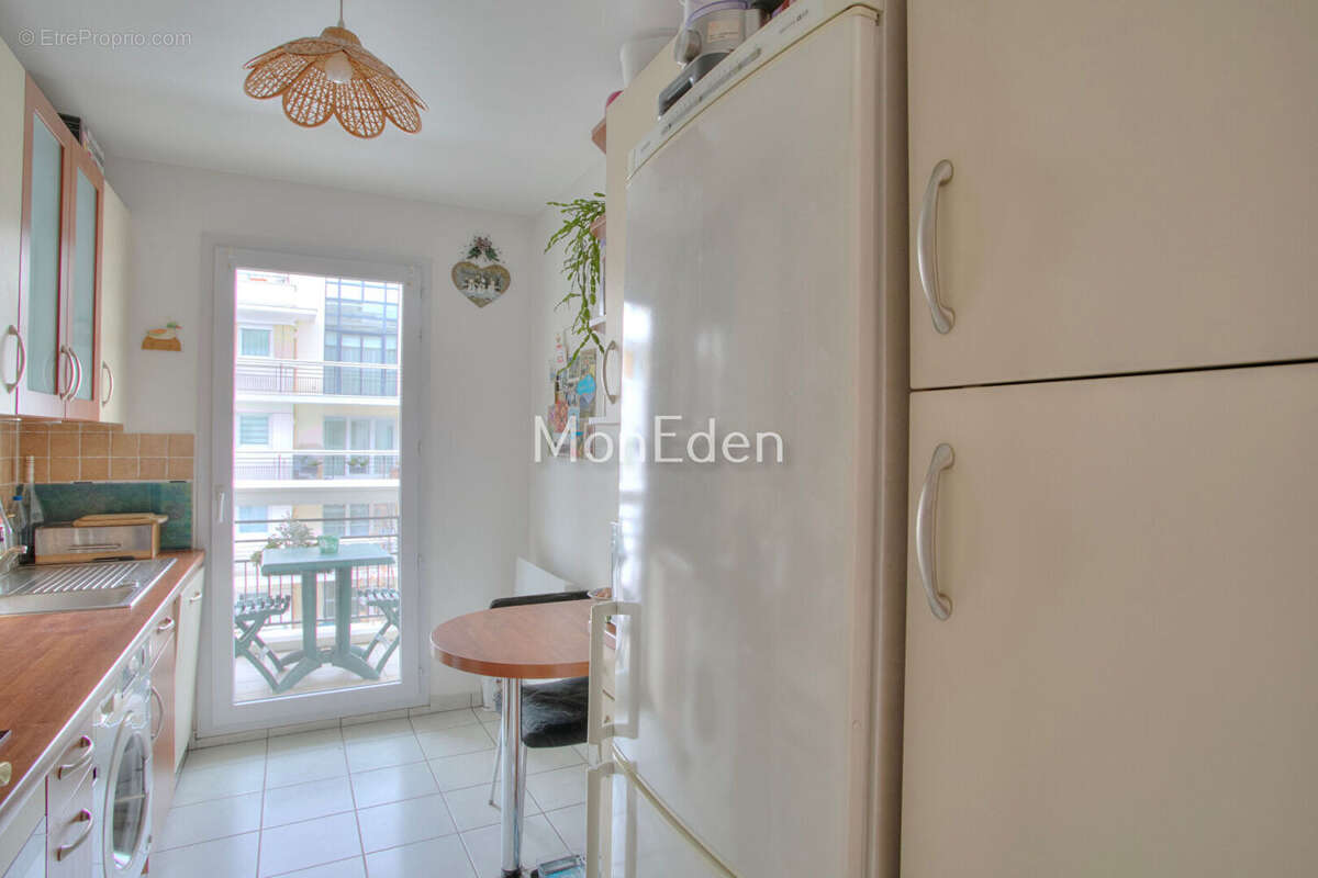 Appartement à COURBEVOIE