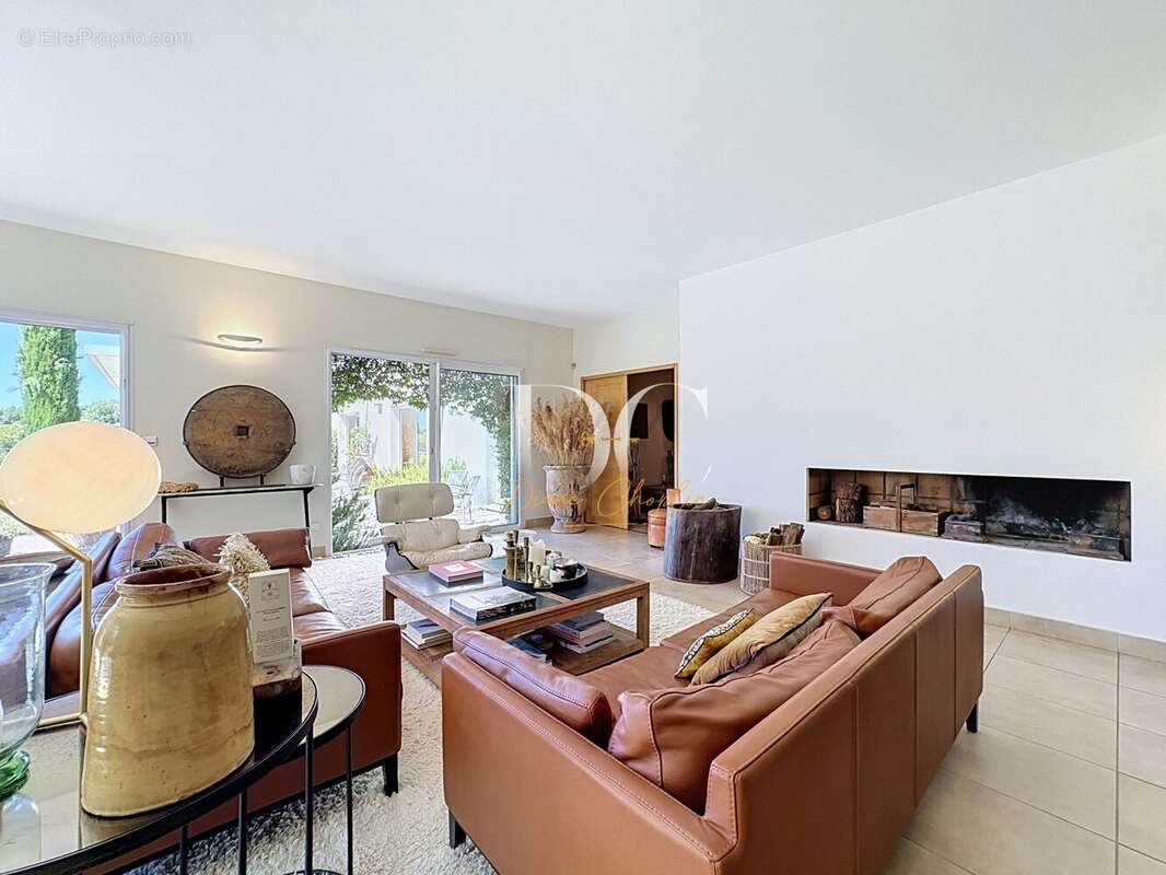 Maison 280 m² à Mormoiron  - photo 9