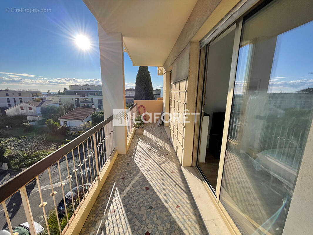 Appartement à SAINT-LAURENT-DU-VAR