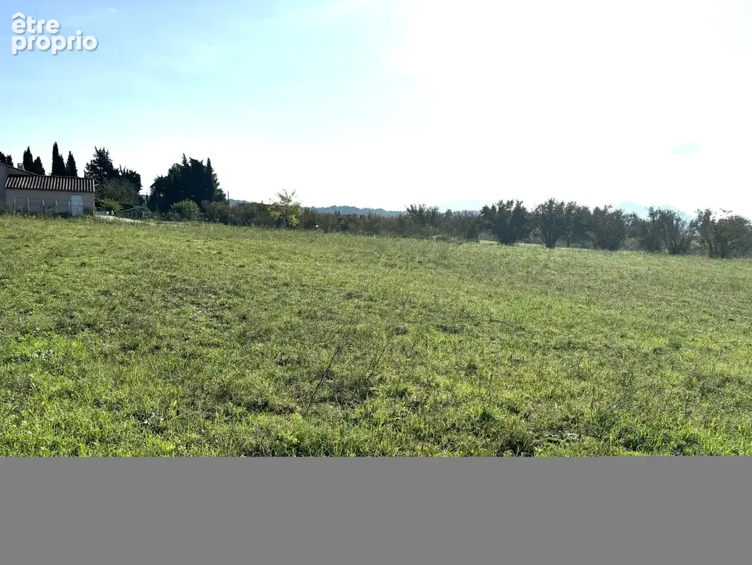 Terrain constructible et viabilisé de 2000m2 - photo 3