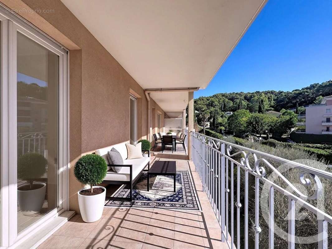 Appartement à MOUGINS