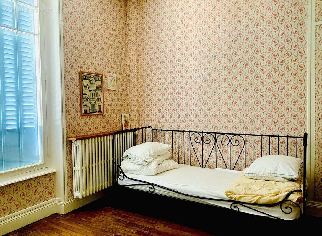 Maison 254 m² à Neris-Les-Bains  - photo 7