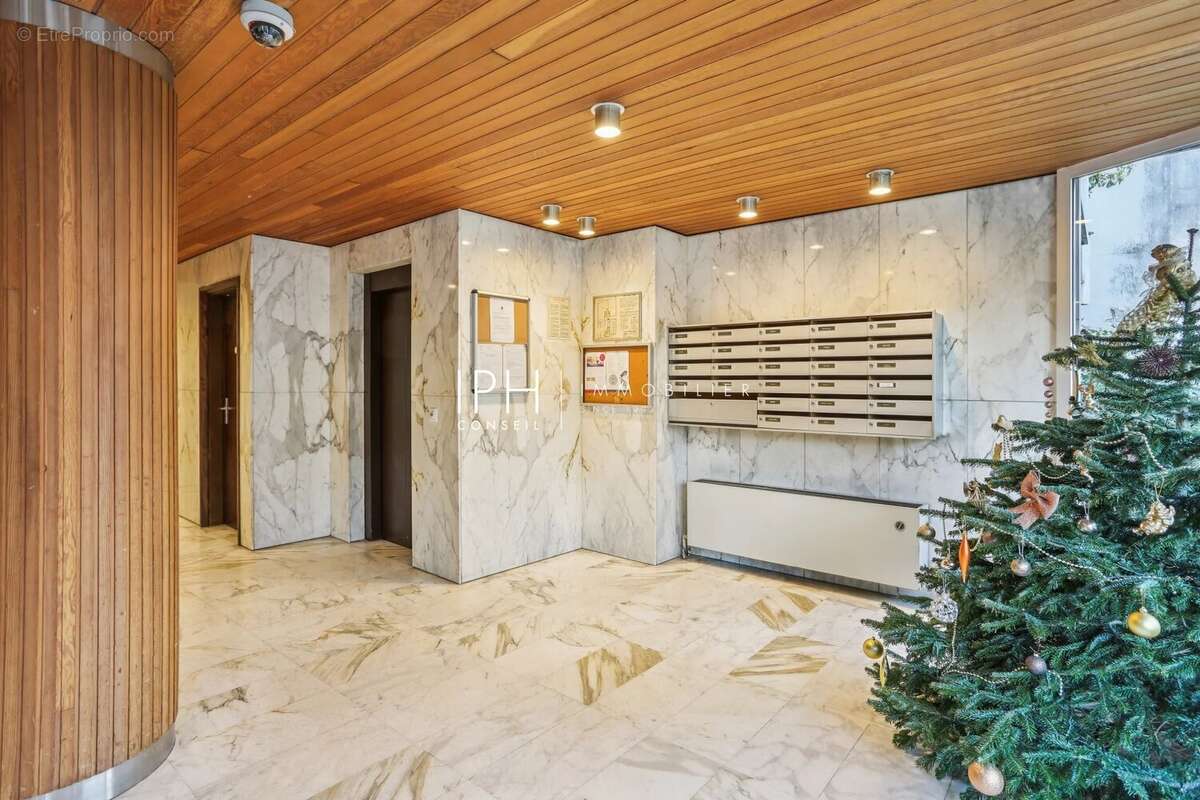 Appartement à NEUILLY-SUR-SEINE