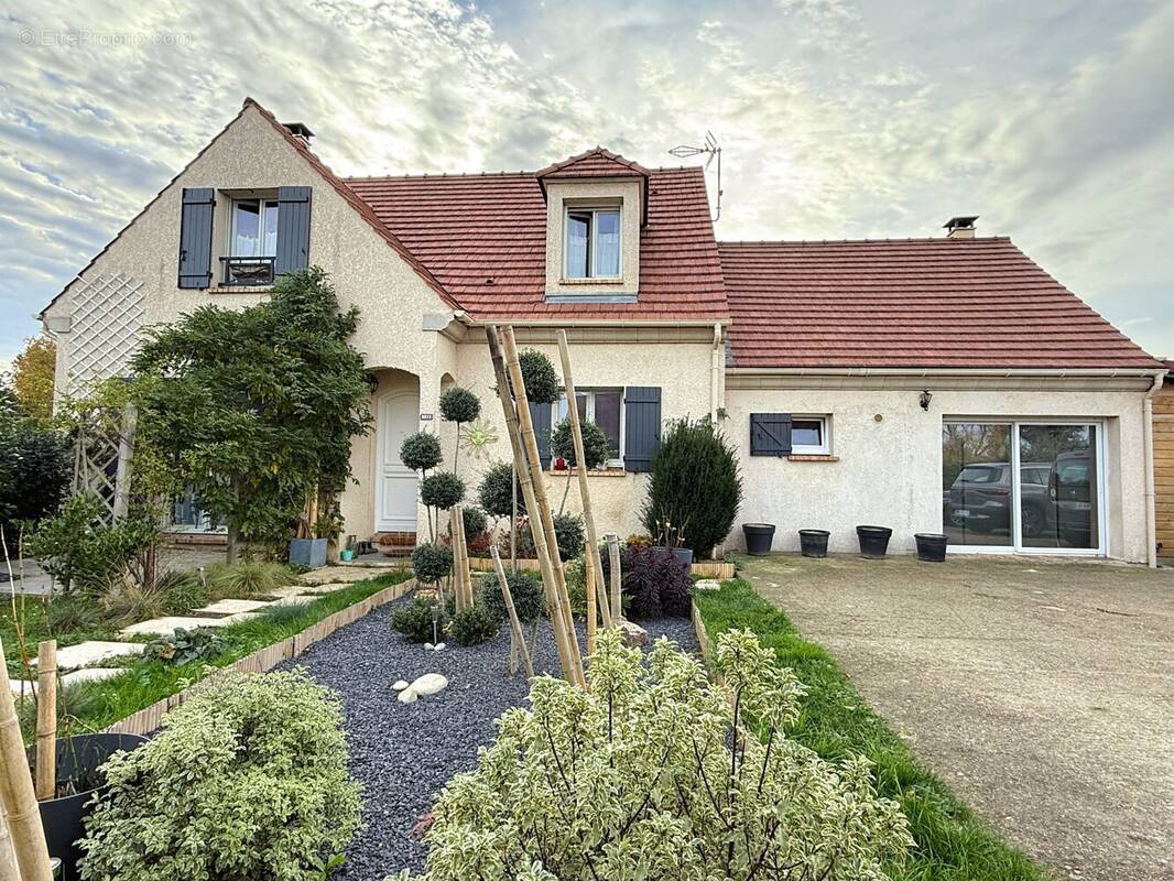 Maison à LIMETZ-VILLEZ