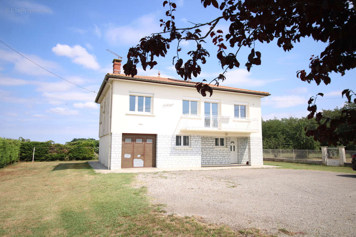 Maison 103 m² à Villeneuve-Du-Pareage  - photo 2