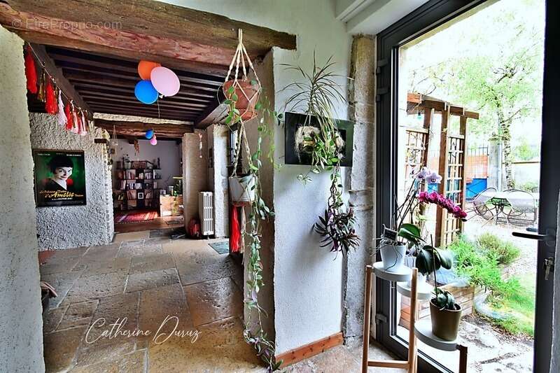 Maison à CORCELLES-LES-MONTS