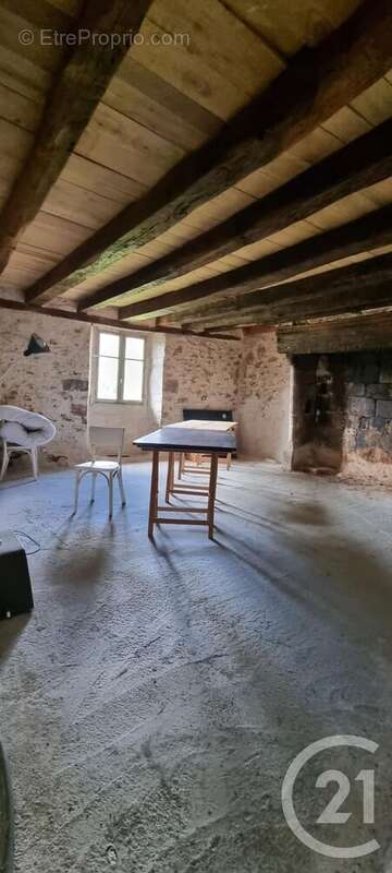 Maison à SAINT-SANTIN-CANTALES