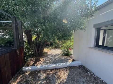 Appartement à ROQUEBRUNE-SUR-ARGENS