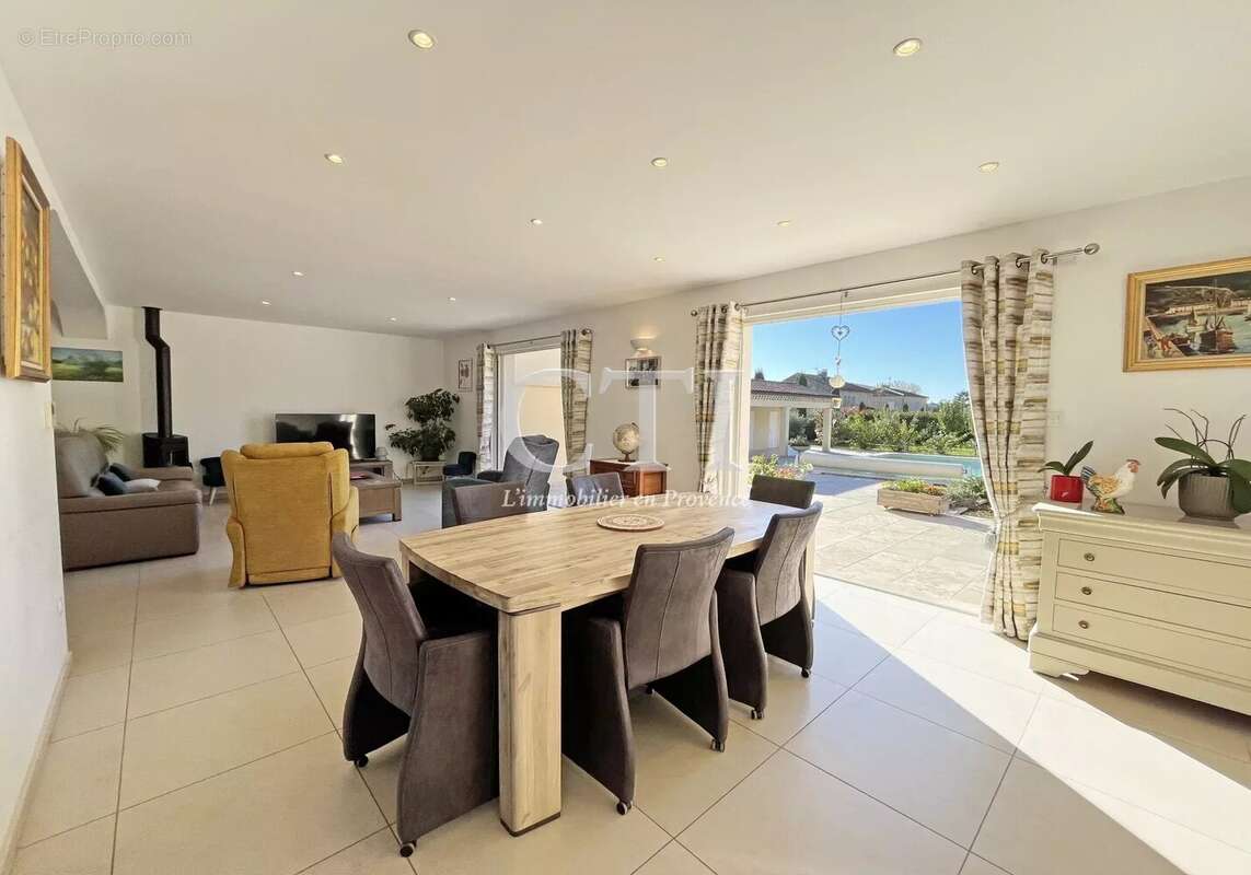 Maison à VAISON-LA-ROMAINE