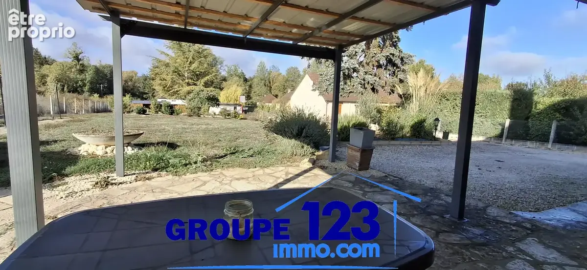 Pavillon familial de 260 m2   terrain de plus de 2 000 m2 - photo 10