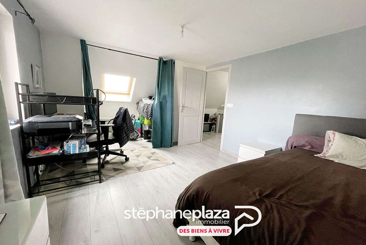 Maison à SAINT-ETIENNE-DU-ROUVRAY