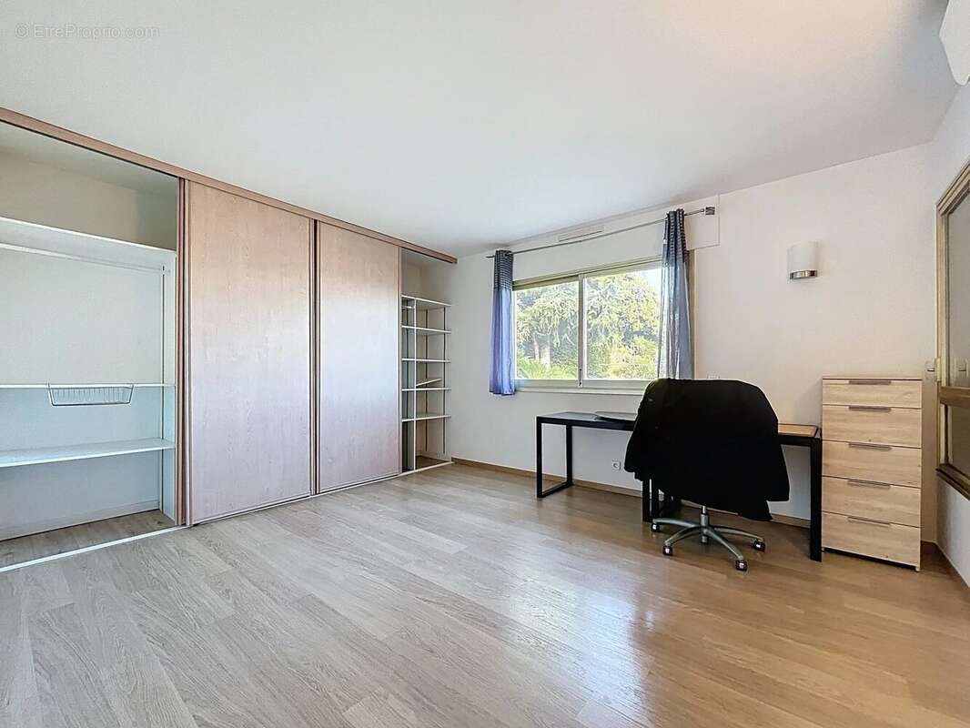 Maison à SAINT-LAURENT-DU-VAR