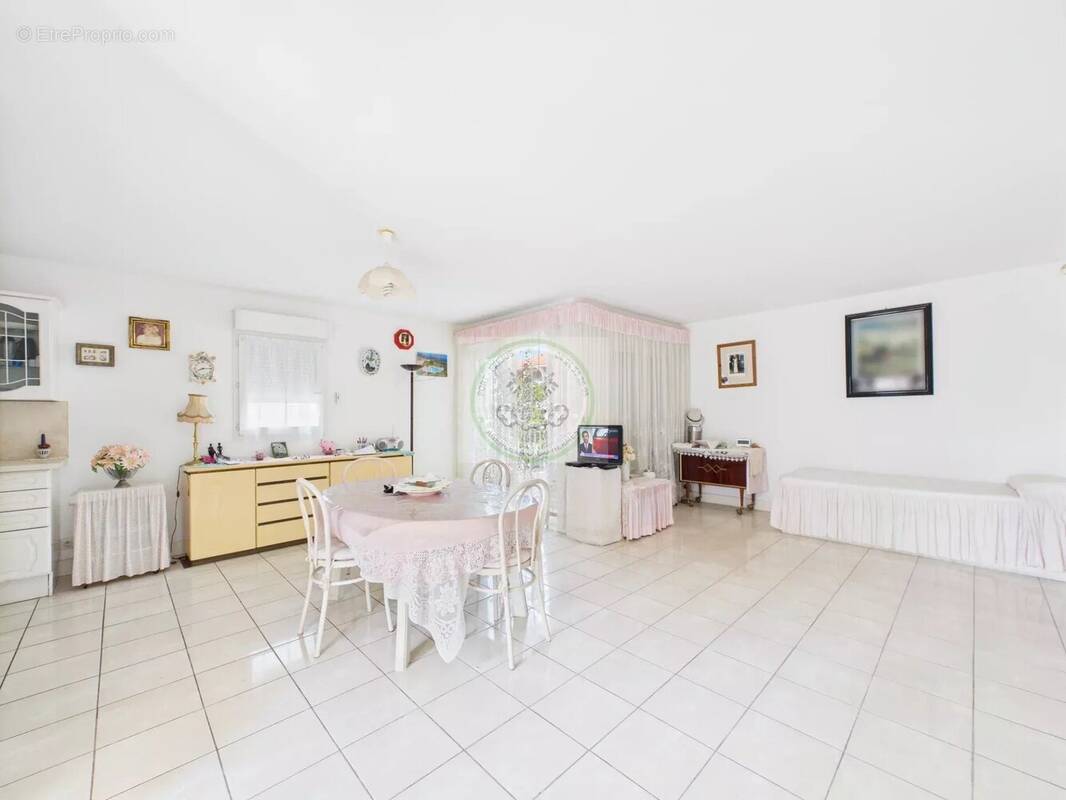 Grand appartement T2 T3  59 m2 -garage box  - Port Fréjus - photo 4