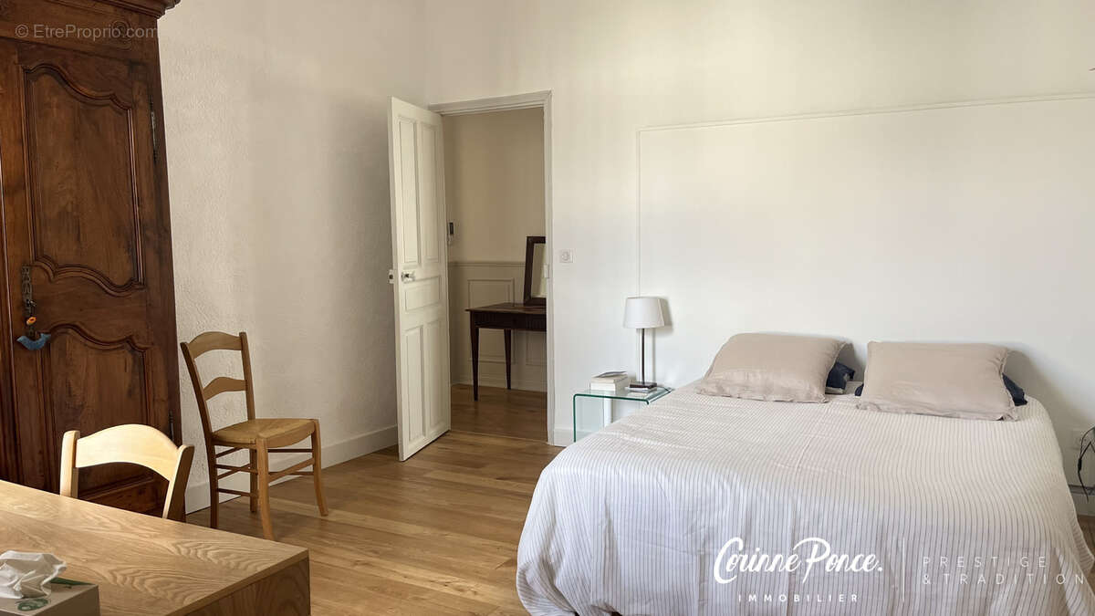 Nimes prefecture appartement p4 bourgeois entierement renove de 127 m2  avec chambre de bonne/atelier situe au - photo 10