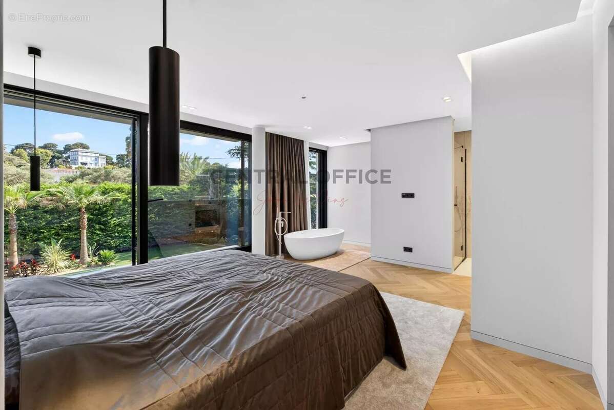 CAP D'ANTIBES- versant Ouest, villa contemporaine neuve d’exception dans un domaine privé - photo 10