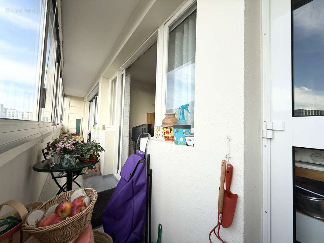 Appartement à COURBEVOIE