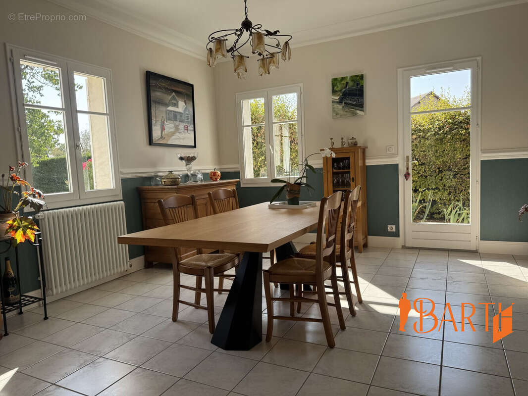 Maison 200 m² à Saint-Doulchard  - photo 4