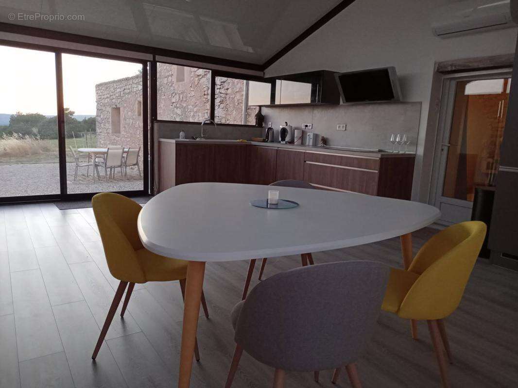 Maison 221 m² à Ferrassieres  - photo 7