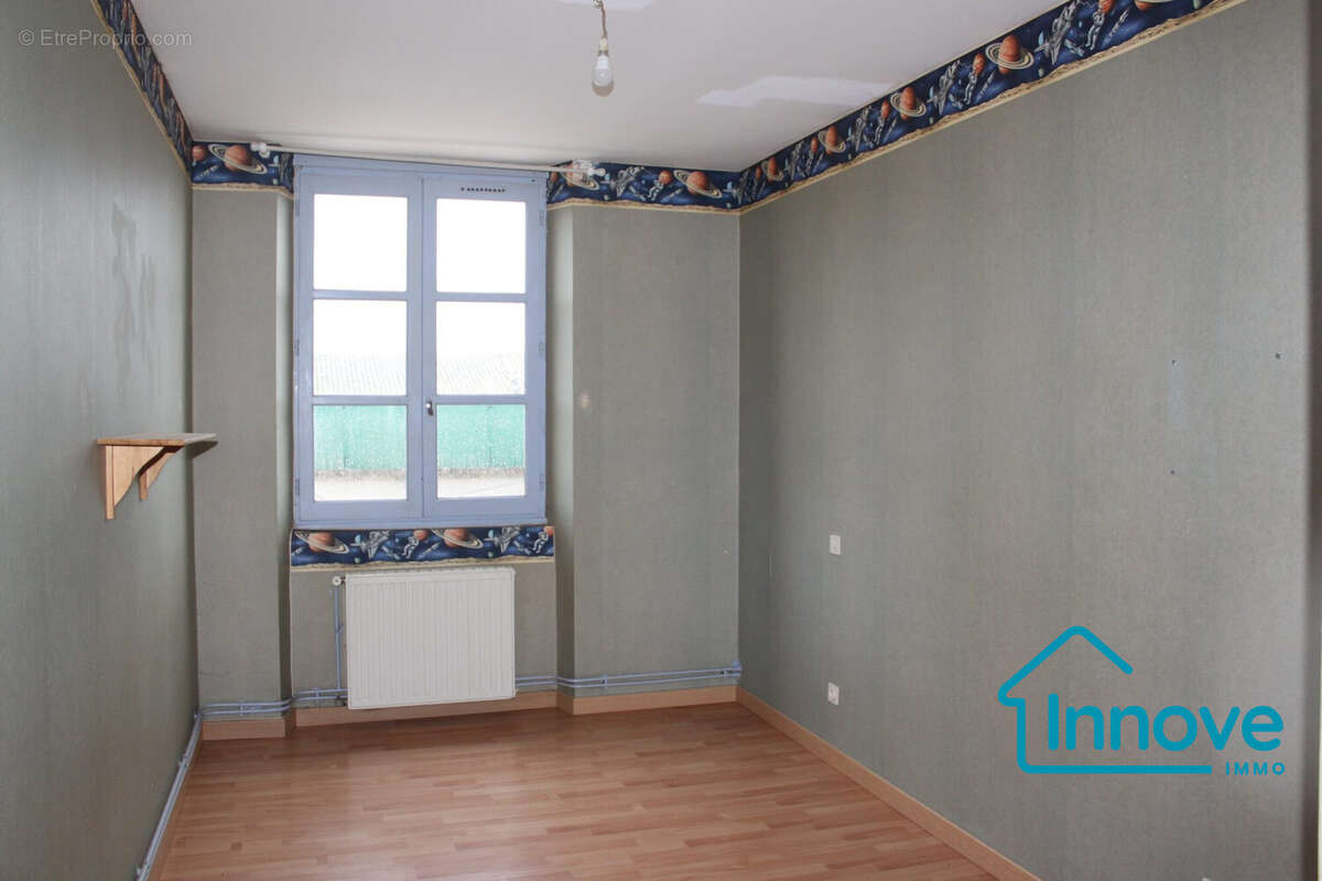 1er étage T3 avec terrase à rénover - Appartement à GRENADE