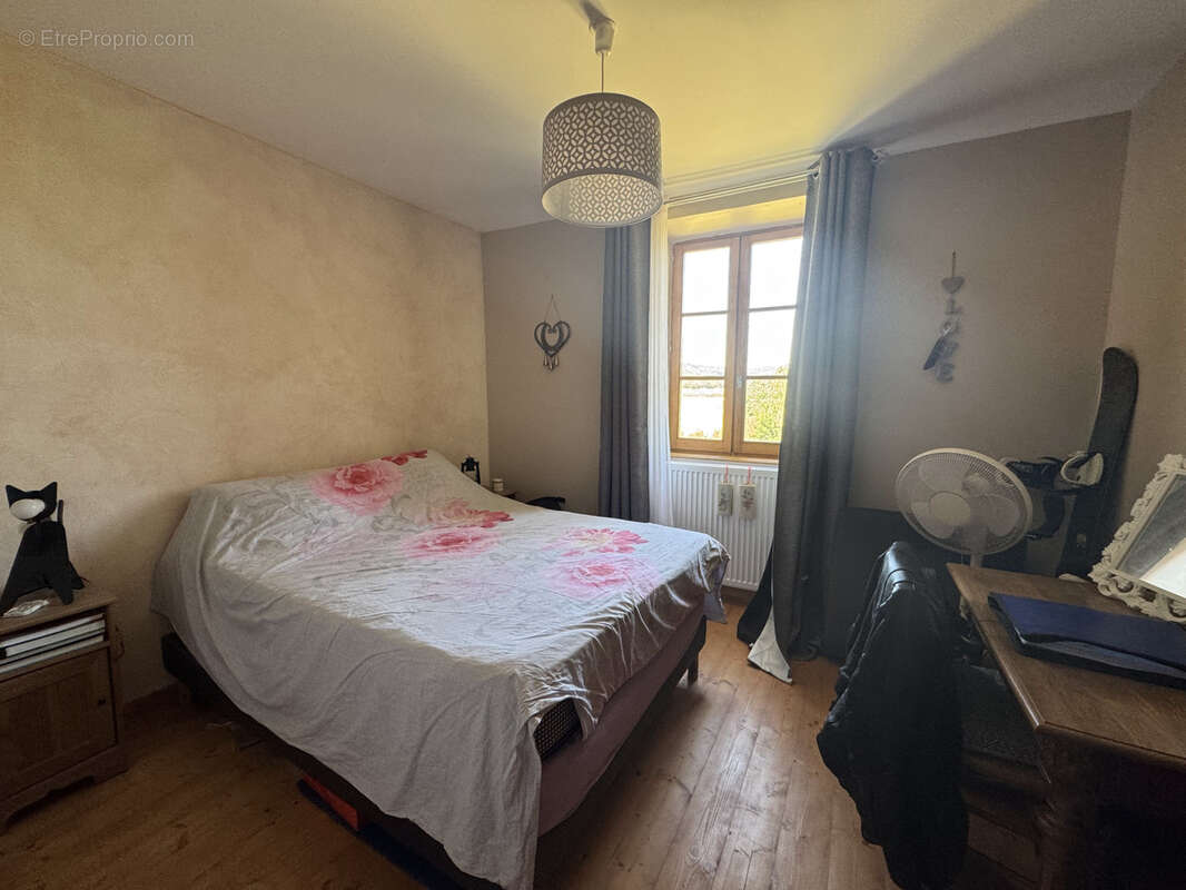 Maison à CURTIL-SOUS-BURNAND