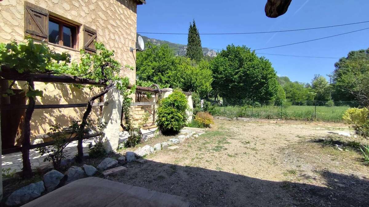Maison à PUGET-THENIERS