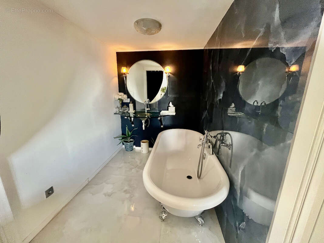 Résidence Bourgeoise, appartement d'exception 2 pièces 70M2, dernier étage, vue mer, terrasse 25M2, balcons, p - photo 7