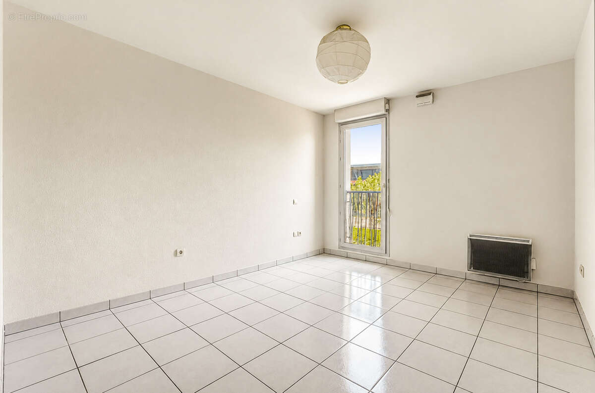 En exclusivité ! Appartement T3 de 68 m2 situé au 1er étage, dans le quartier recherché de Croix-Daurade. - photo 7