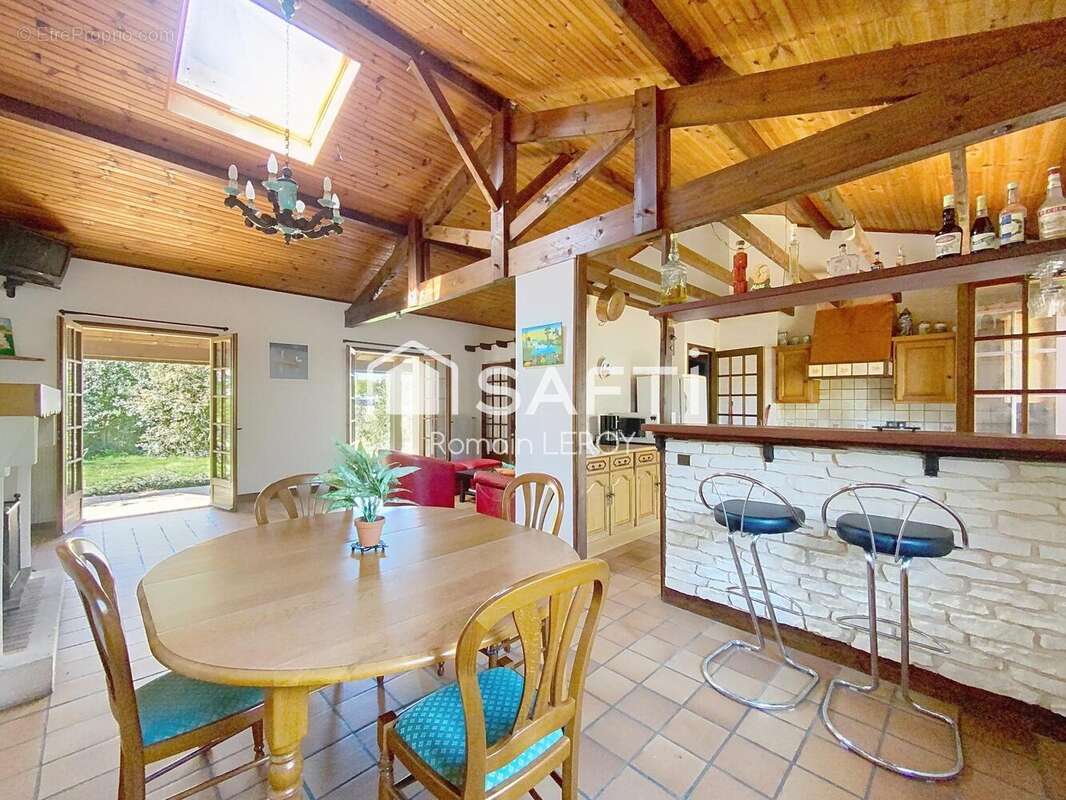 Photo 2 - Maison à FARGUES-SAINT-HILAIRE