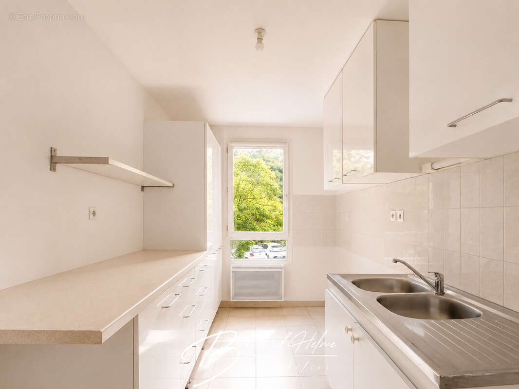 Appartement type 3 - 67,78 m2 - 1er etage - balcon - calme - box double - rue marie louise - 13008 marseille - photo 4