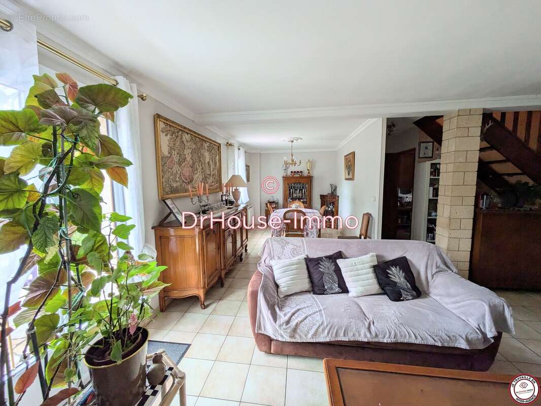 Maison à CHANTELOUP-LES-VIGNES