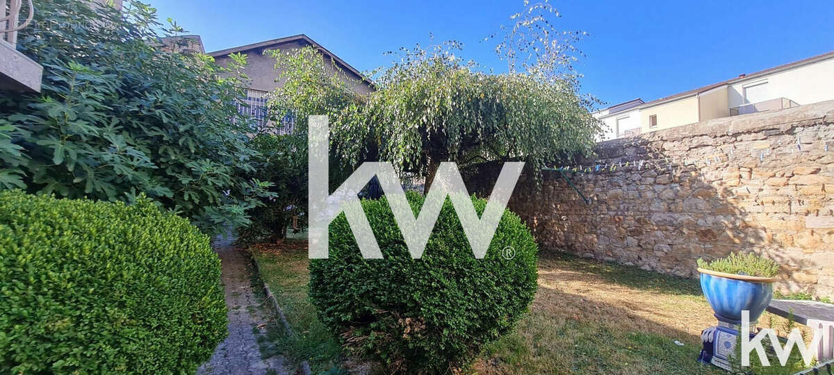 Appartement à LE CHAMBON-FEUGEROLLES