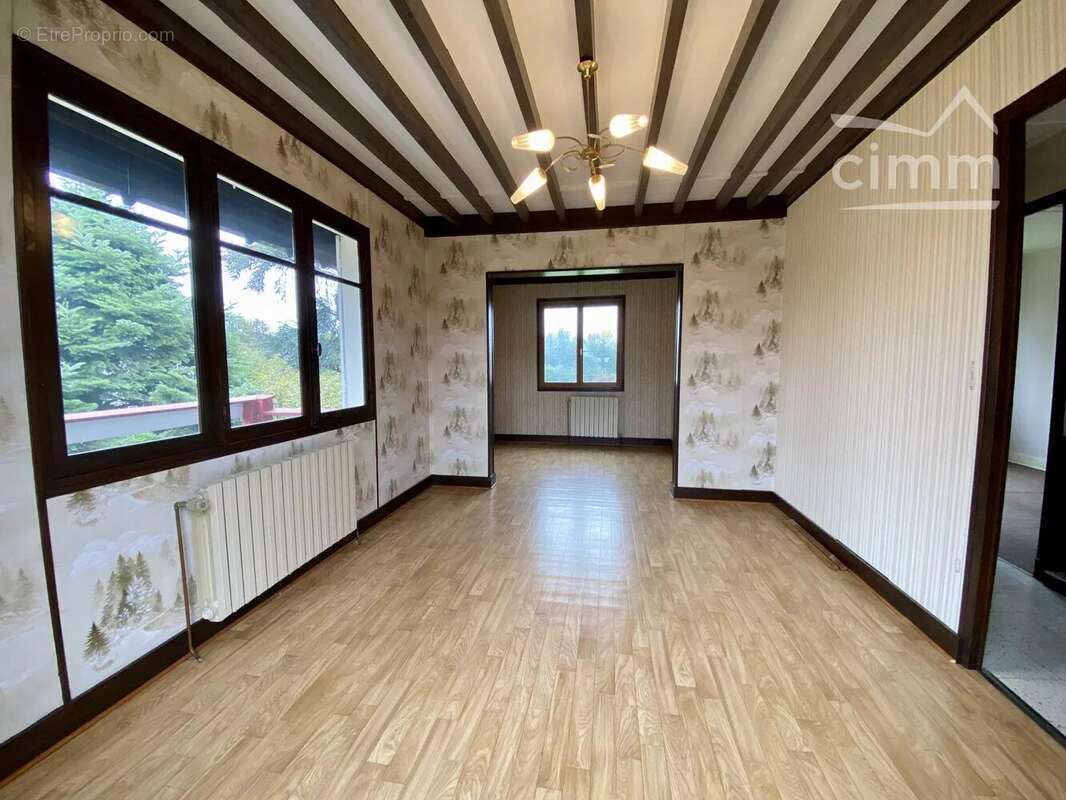 Maison à MONTROND-LES-BAINS