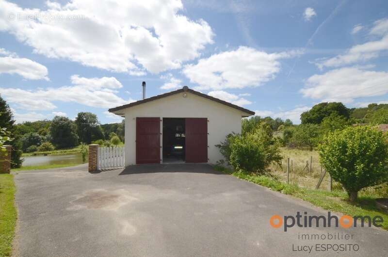  Propriété exceptionnelle avec étang privé sur plus de 1,7 hectare – Mazerolles, Charente  - photo 52