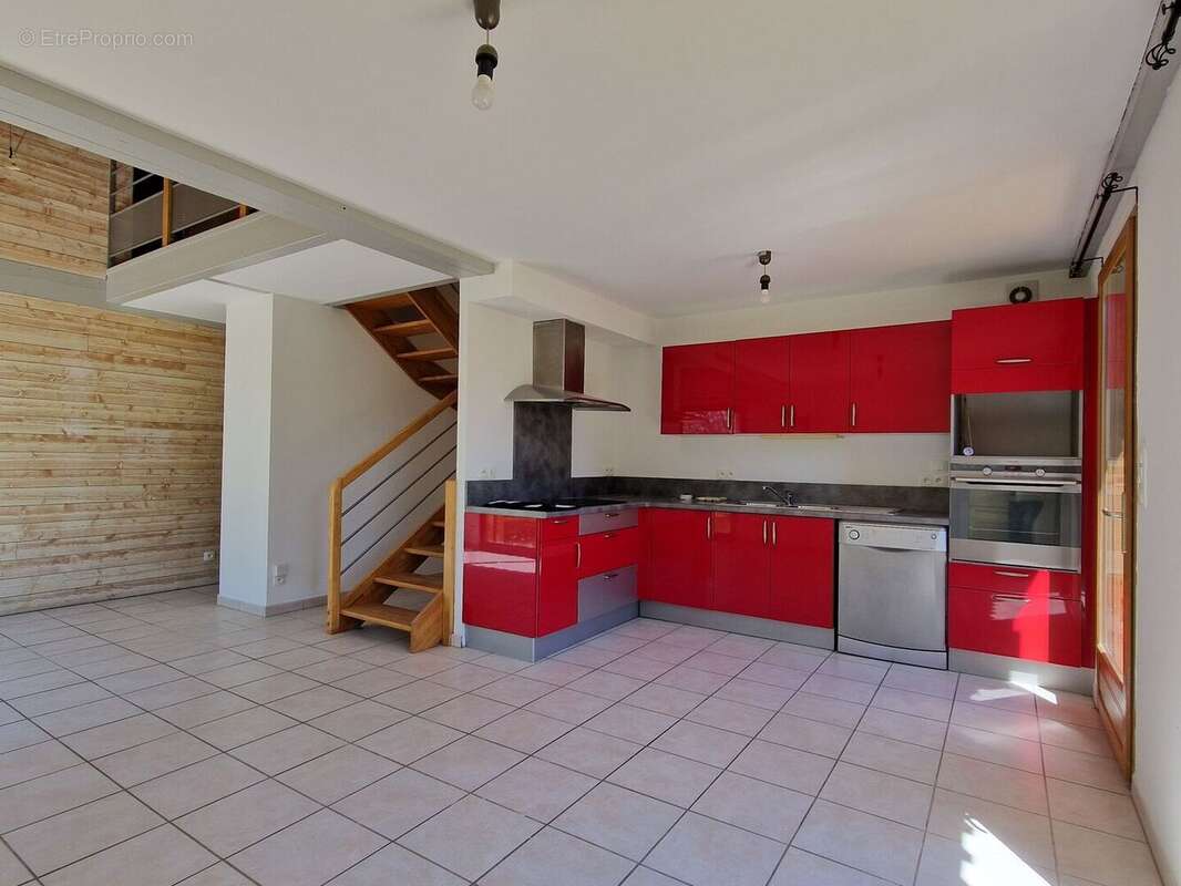Cuisine aménagée - Maison à COUX-ET-BIGAROQUE