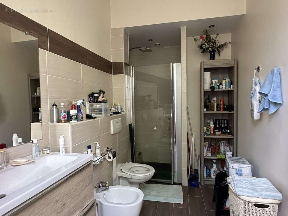 À vendre, moitié droite d’une magnifique maison de maître avec garage et jardin - photo 22